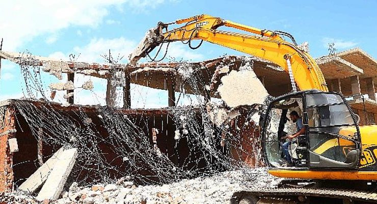 Aksaray Belediyesi 2021 yılında 237 metruk binayı yıktı