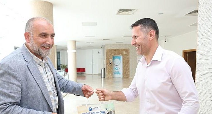 Canik Belediye Başkanı İbrahim Sandıkçı belediye personeli ile bayramlaştı.