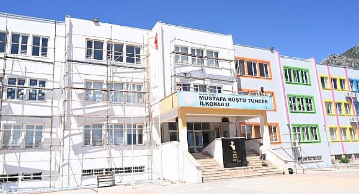 Kemer Belediyesi, Mustafa Rüştü Tuncer İlkokulu’nda Boya Çalışmalarını Başlattı