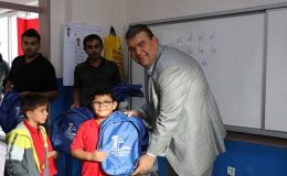 Seferihisar Belediyesi’nden çocuklara kırtasiye desteği