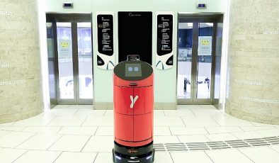 Yemeksepeti'nin Asansör Kullanabilen Yemek Teslimat Robotu YEBO, Akmerkez'de