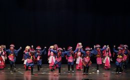 Aydın Büyükşehir Belediyesi, eğitimde öncü rol oynayan Çocuk Gelişim Merkezleriyle minik mezunlarını gururla uğurladı