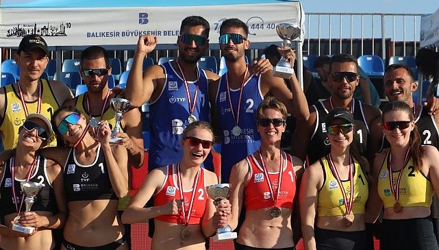 2024 TVF U20 Kulüpler Türkiye Şampiyonası Voleybol Kadınlar ve Erkekler plaj voleybolu Balkan şampiyonası Ödül Töreni Ören Plajı'nda yapıldı