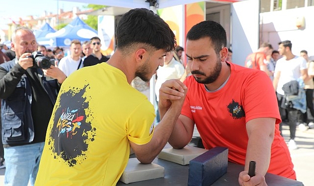 Muğla Büyükşehir Belediye Başkanı Ahmet Aras'ın yerel seçimler öncesi vaatlerinden biri olan Gençlik Festivali 15 Mayıs'ta başladı