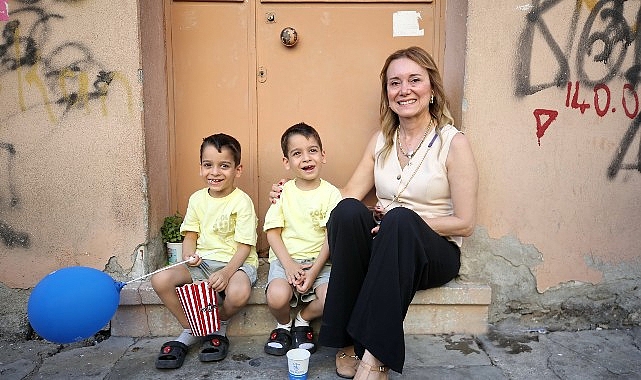 &apos;Mutlu Çocuklar Sokağı' ile Konak'ta sokaklar çocukların oyun alanı oldu